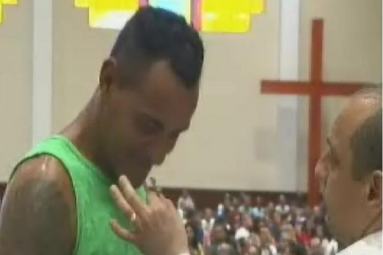 Pastor de Iglesia Pare de Sufrir coloca cocaína a fiel y lo manda a oler