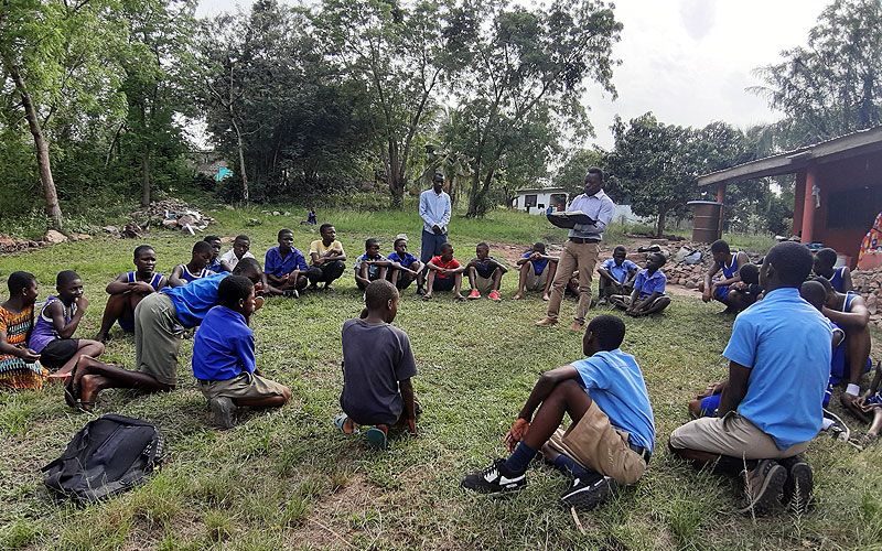 ¡Cristianos españoles y Ghaneses se unen para predicar de Cristo en Akwamu-África!