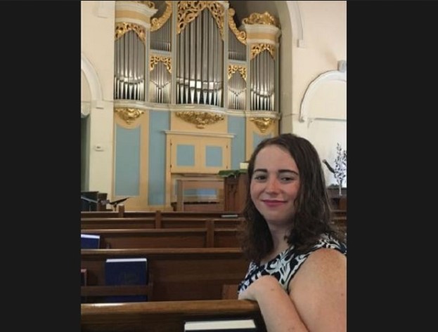 Iglesia Bautista elige a persona transgénero para que sea su pastor