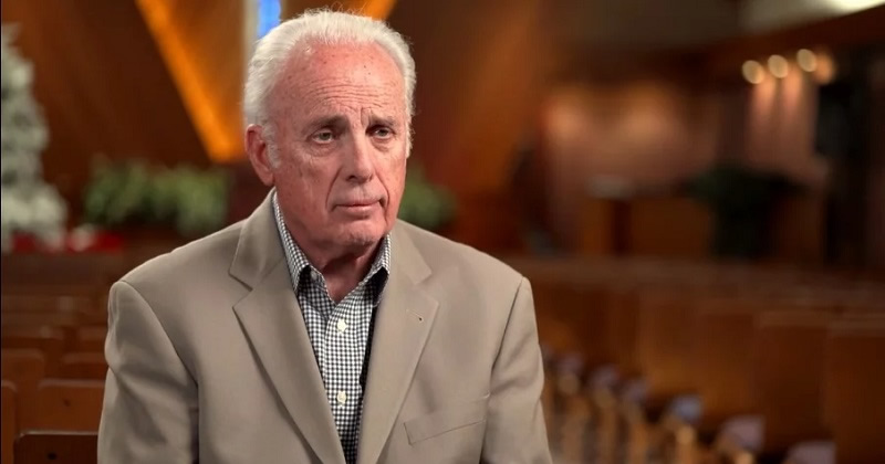 John MacArthur critica a pastoras: “Empoderar a las mujeres debilita a los hombres”