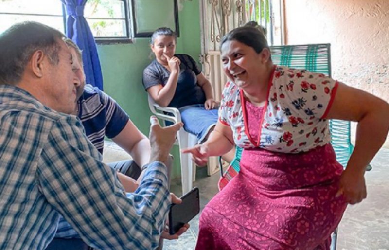 Ex guerrillera de FARC corre riesgo de morir por distribuir biblias