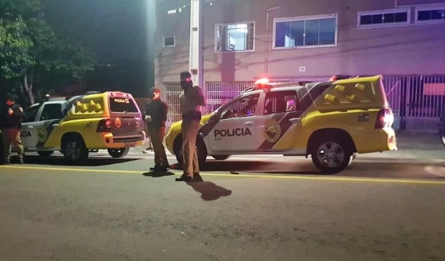 ¿Persecución? Policía interrumpe culto transmitido en línea