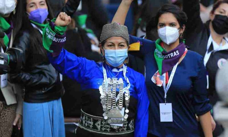 Chile: Pastores denuncian discriminación por bandera cristiana