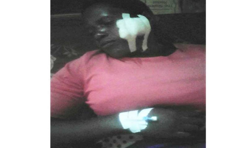 Hombre agrede a su mujer por abandonar el Islam para seguir a Cristo