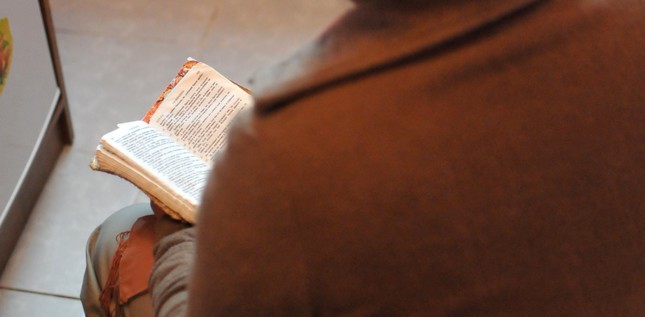 Multan a una mujer en Uzbekistán por distribuir material cristiano