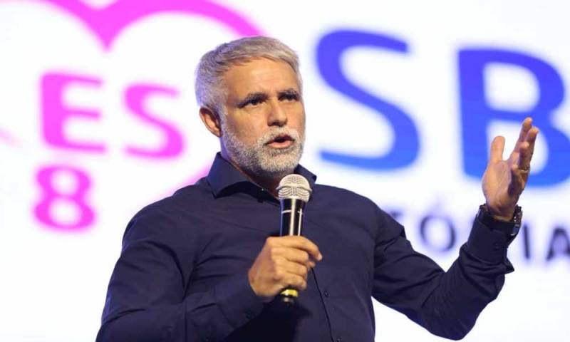 Pastor es tildado de homofóbico por oponerse al matrimonio gay