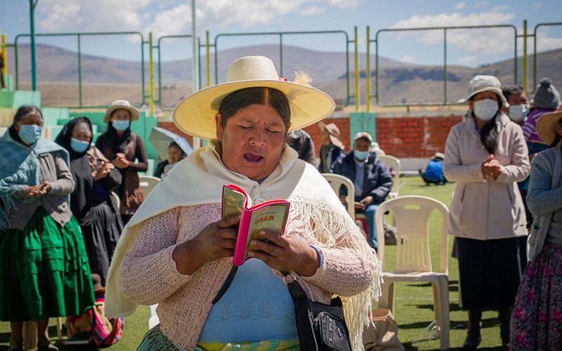 Perú: Mujeres de la Ciudad Altiplánica se reúnen para adorar a Dios