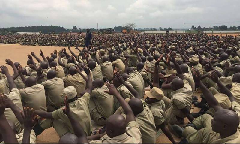 Reclutas de la policía se rinden a Jesucristo en Uganda