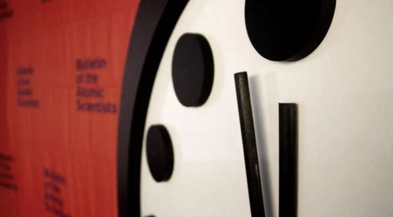 Científicos afirman que el Reloj del Juicio Final marca solo "100 segundos para el Apocalipsis"