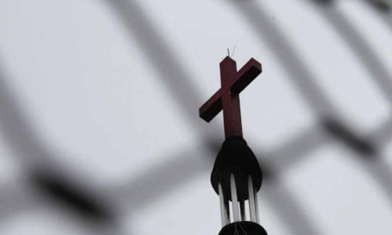 China: pastor enviado a prisión por negarse a demoler cruz de su iglesia
