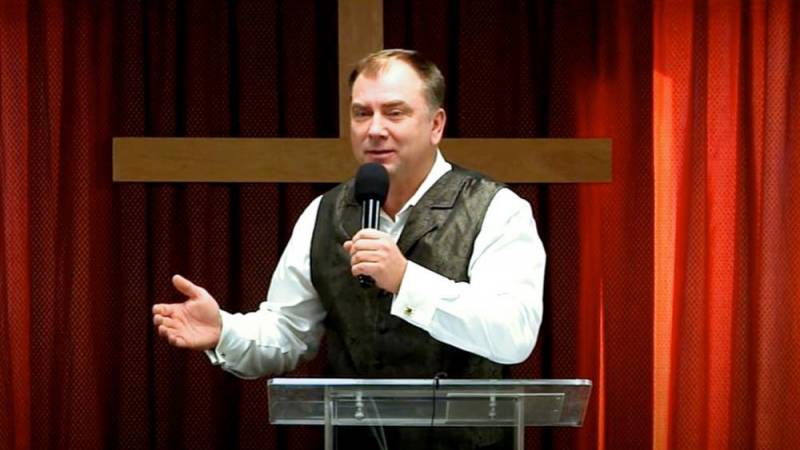 Otro pastor canadiense podría enfrentar la cárcel por no seguir las estrictas reglas de COVID
