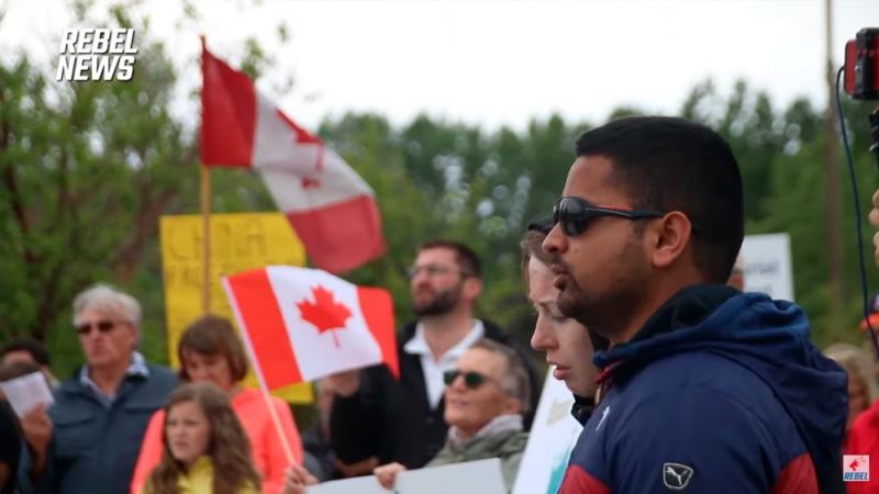 Manifestantes se reúnen alrededor de la prisión para apoyar al pastor canadiense encarcelado