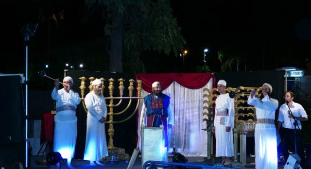 Sacerdotes hacen reconstitución del servicio del Templo en Israel