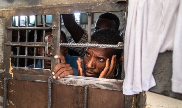 Cristianos presos aprovechan evangelizar a compañeros de celda