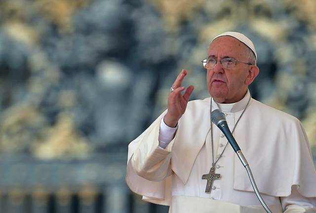 Papa da poder a los padres para perdonar abortos