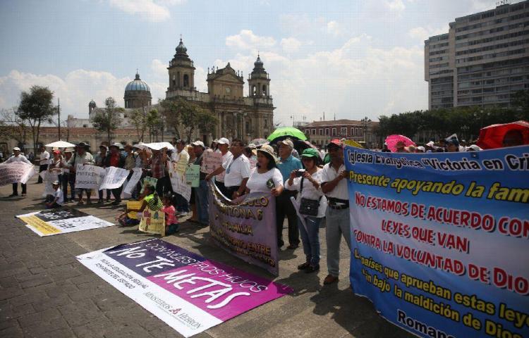 Evangélicos marchan oponiéndose al aborto en Guatemala