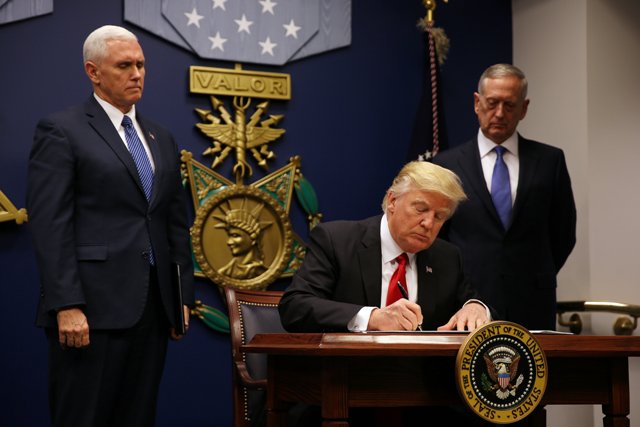 Nuevo decreto  migratorio de Donald Trump excluye como excepción a cristianos
