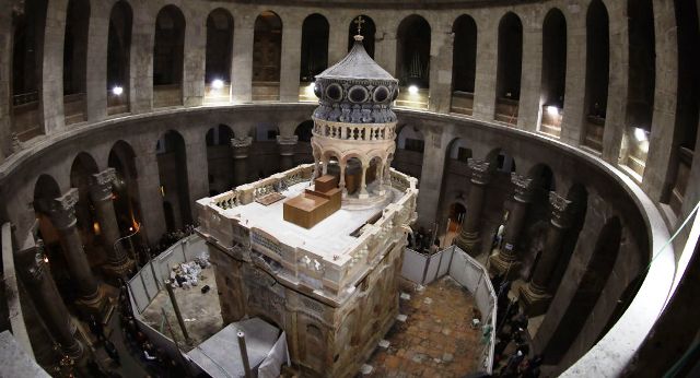 Reabren la tumba de Jesuristo tras ser restaurada