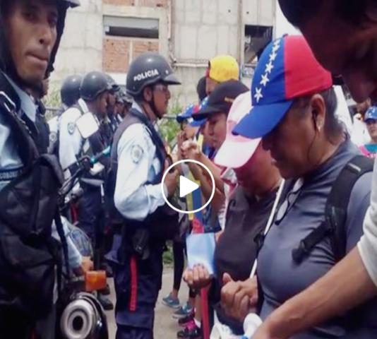 Viral video de cristianos orando contra la dictadura en Venezuela