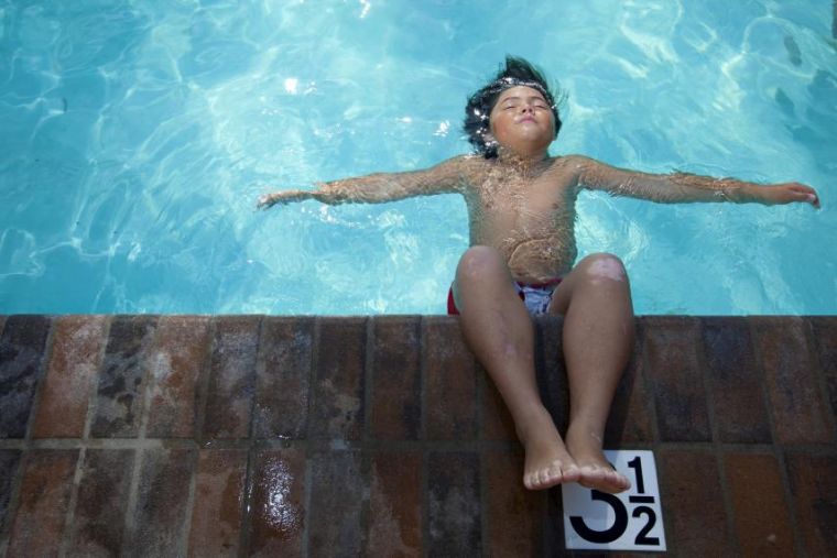 Milagro: Niño sobrevive tras pasar 28 minutos bajo el agua