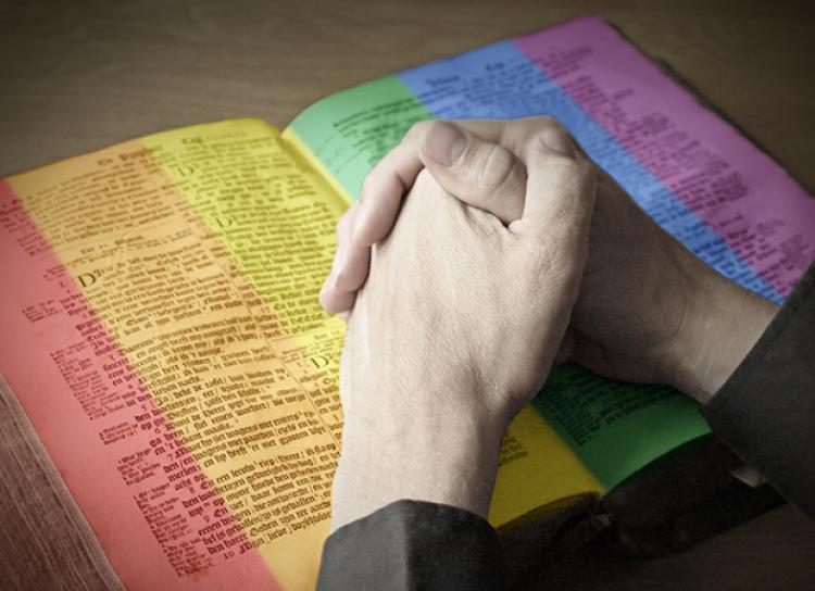 Feminista lanza versión de la Biblia, que usa “términos neutros” para Dios