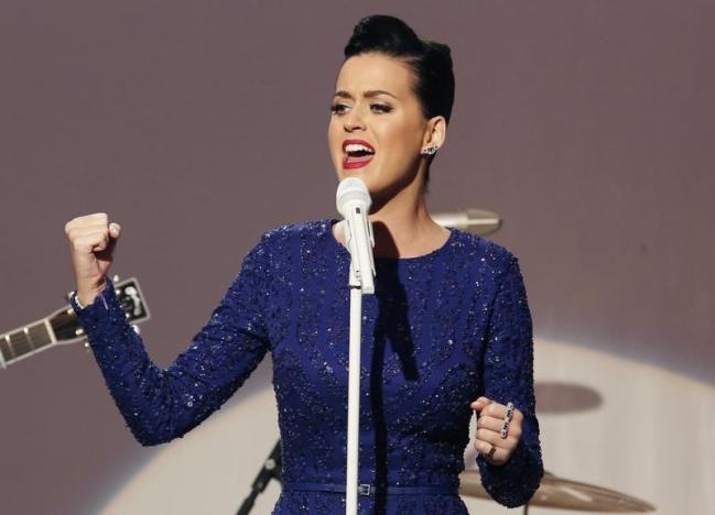 Katy Perry dice que la gracia de Dios la salvó del suicidio