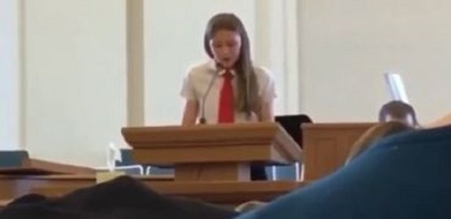 Adolescente revela su pecado desde el púlpito de su iglesia