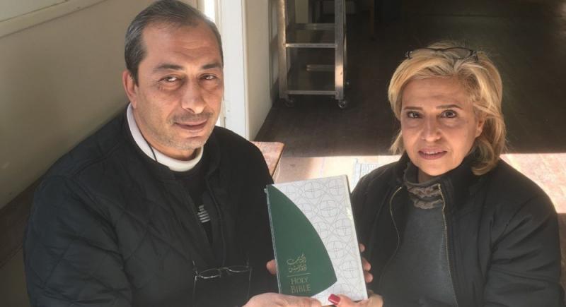 Familia escapa del Estado Islámico tras leer Biblia por casi 10 horas