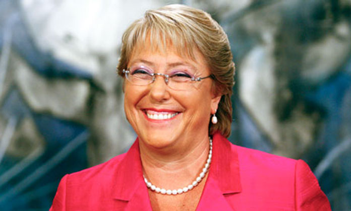 Bachelet firma proyecto para matrimonio gay y adopción homoparental