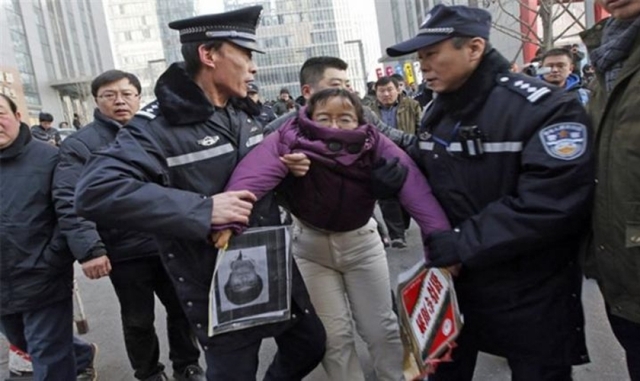 Pastora encarcelada por evangelizar con hija y nieto de 3 años en China