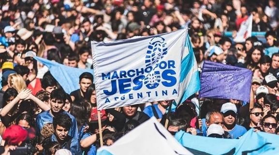 Cerca de 25 mil cristianos oran en calles de Buenos Aires