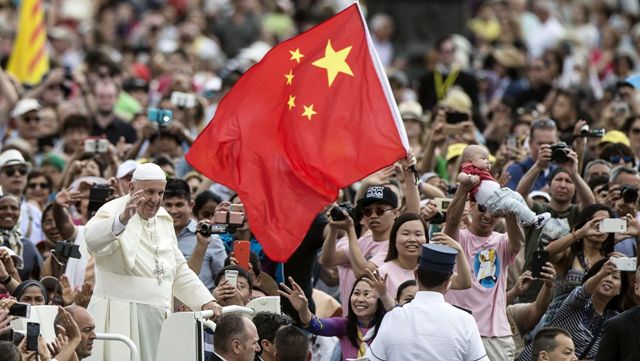 Vaticano ignora persecución de cristianos y negocia acuerdo con China