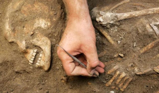 Arqueólogos descubren tumba de 3.600 años en ciudad citada en Apocalipsis