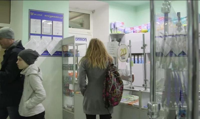 Mujer es curada en una farmacia tras ser evangelizada por judío mesiánico