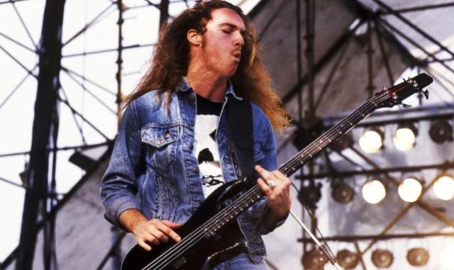 Ex bajista de Metallica tuvo un encuentro con Dios antes de morir, dice su hermana