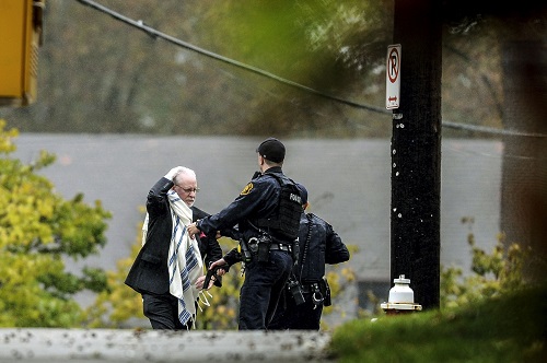 11 personas mueren tras tiroteo en sinagoga en EEUU
