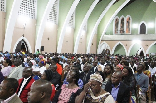 Angola cierra más de mil iglesias consideradas “sectas” y clandestinas