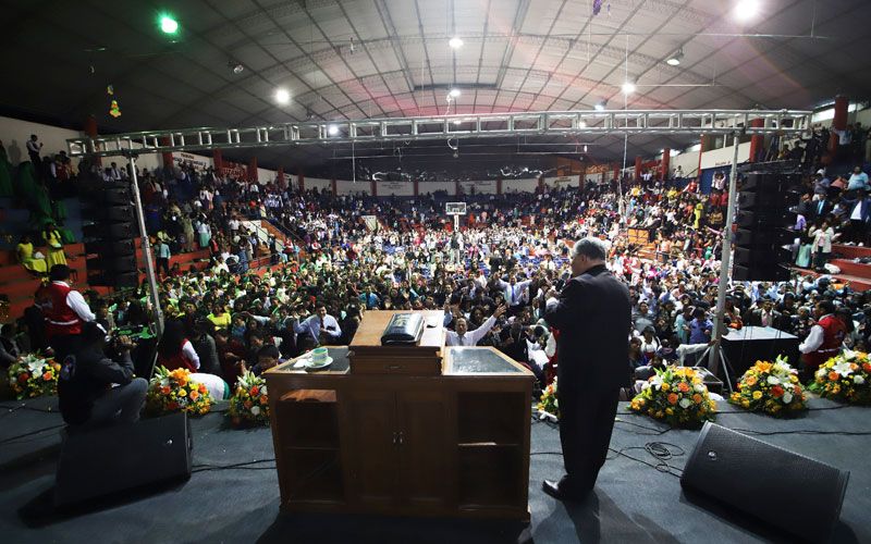 ¡Bolivianos disponen su vida al servicio de Dios!