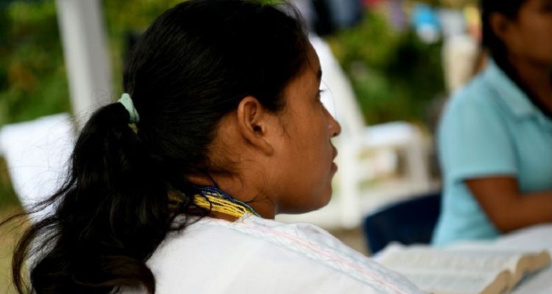 Cristiana indígena colombiana forzada a casarse para regresarla a sus antiguas creencias