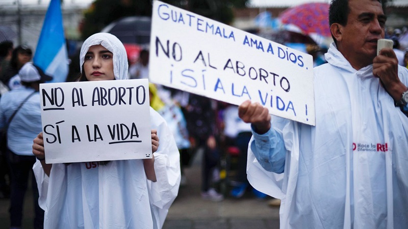 Proyecto contra aborto y matrimonio gay agita previa de elecciones en Guatemala