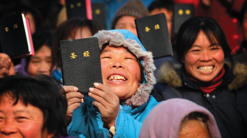 Búsqueda por consuelo y orientación en la Biblia atrae a más de 40 millones de personas