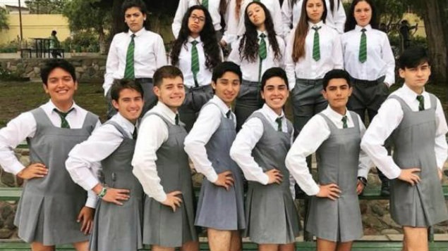 Polémica en México por permitir que niños vayan de falda a la escuela