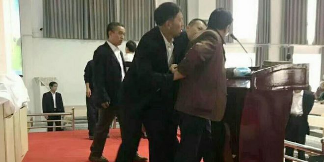 Autoridades chinas invaden iglesia y se llevan presos a fieles