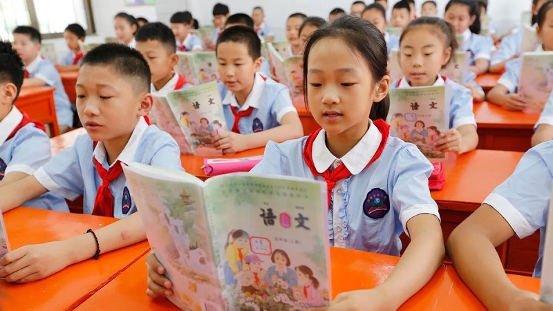 China: Niños son adoctrinados para odiar a Jesús y rechazar a sus padres