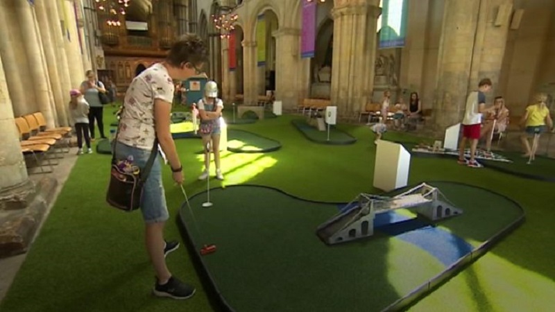 Iglesia abre un campo de golf para atraer a más miembros