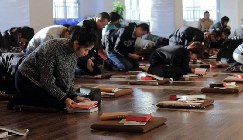 China ordena a pastores que basen sus sermones en libro que compara Biblia con confucianismo
