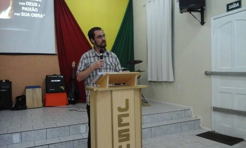 Pastor se suicida tras publicar sobre ‘agotamiento y cansancio’