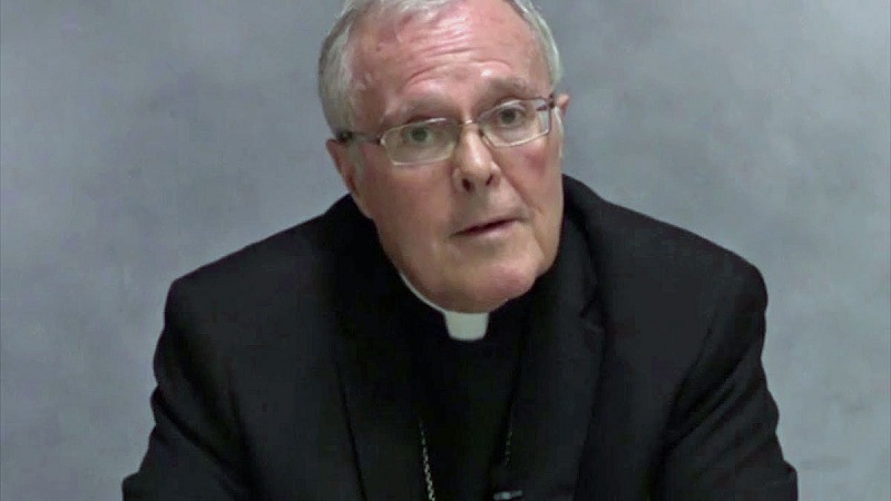 Vaticano ampliará investigación a obispo por encubrir abusos
