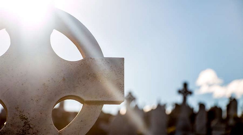 Gobierno hindú retira cruces y estatuas de cementerio cristiano