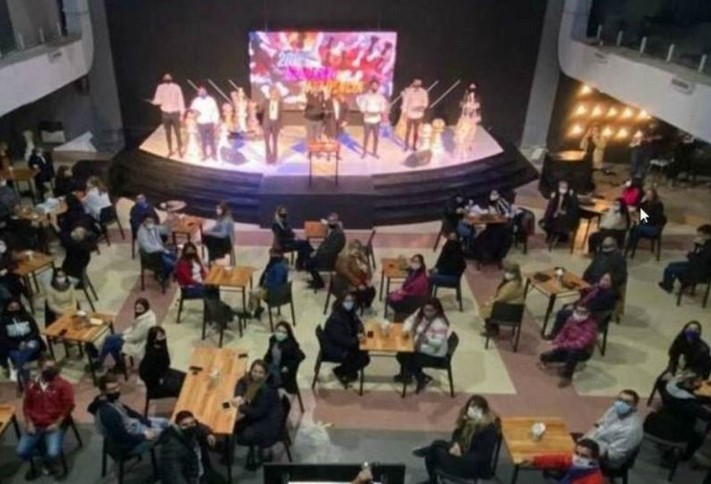 Iglesia argentina protesta transformando templo en un bar